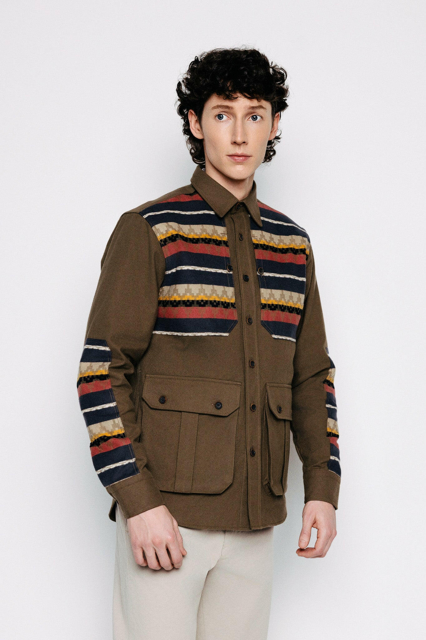 Módelmynd. Yfirskyrta með mynstri - Dagur - Earth frá Thomsen Reykjavík