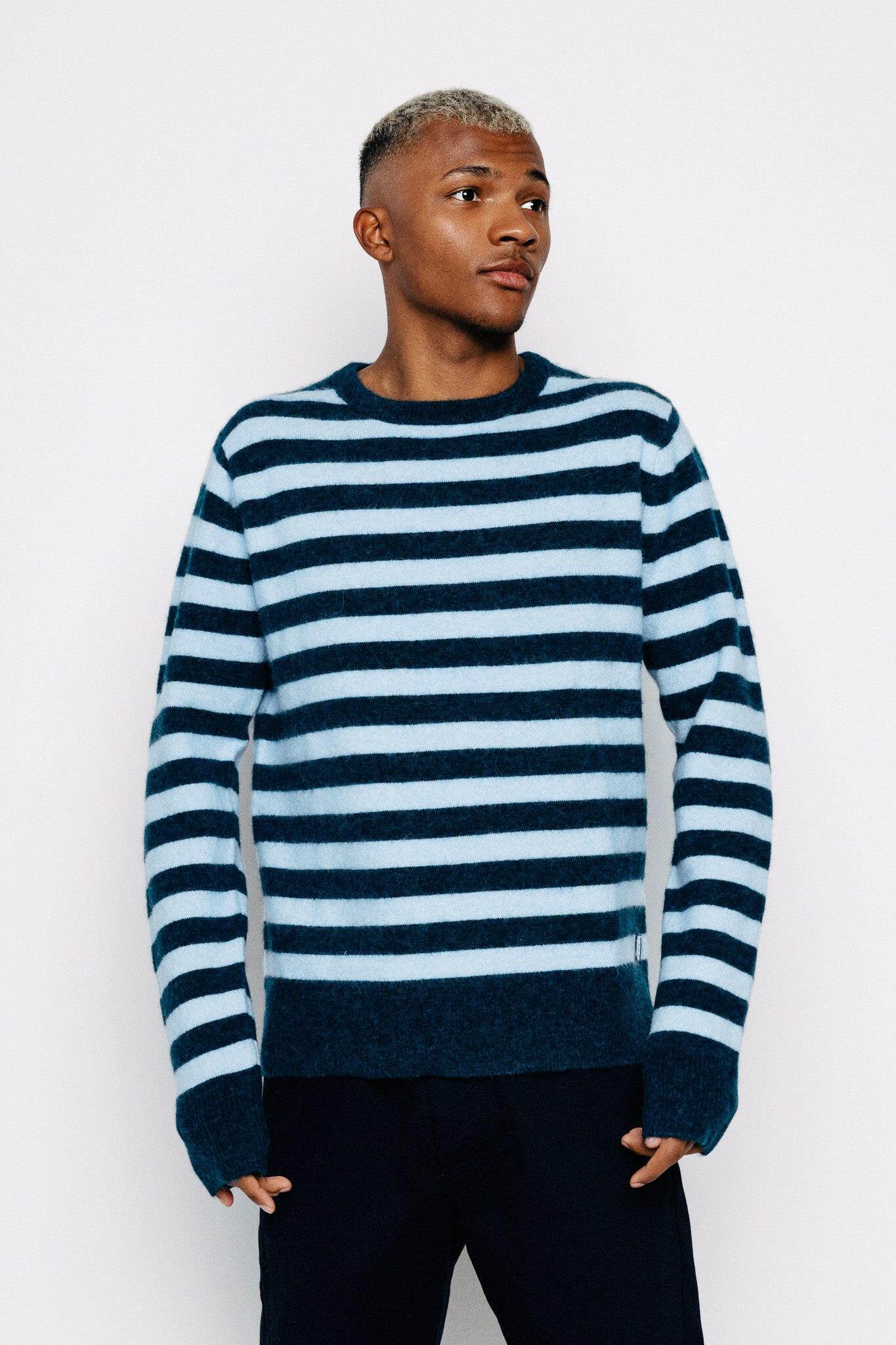 Módelmynd. Peysa - Davíð - Blue Striped frá Thomsen Reykjavík