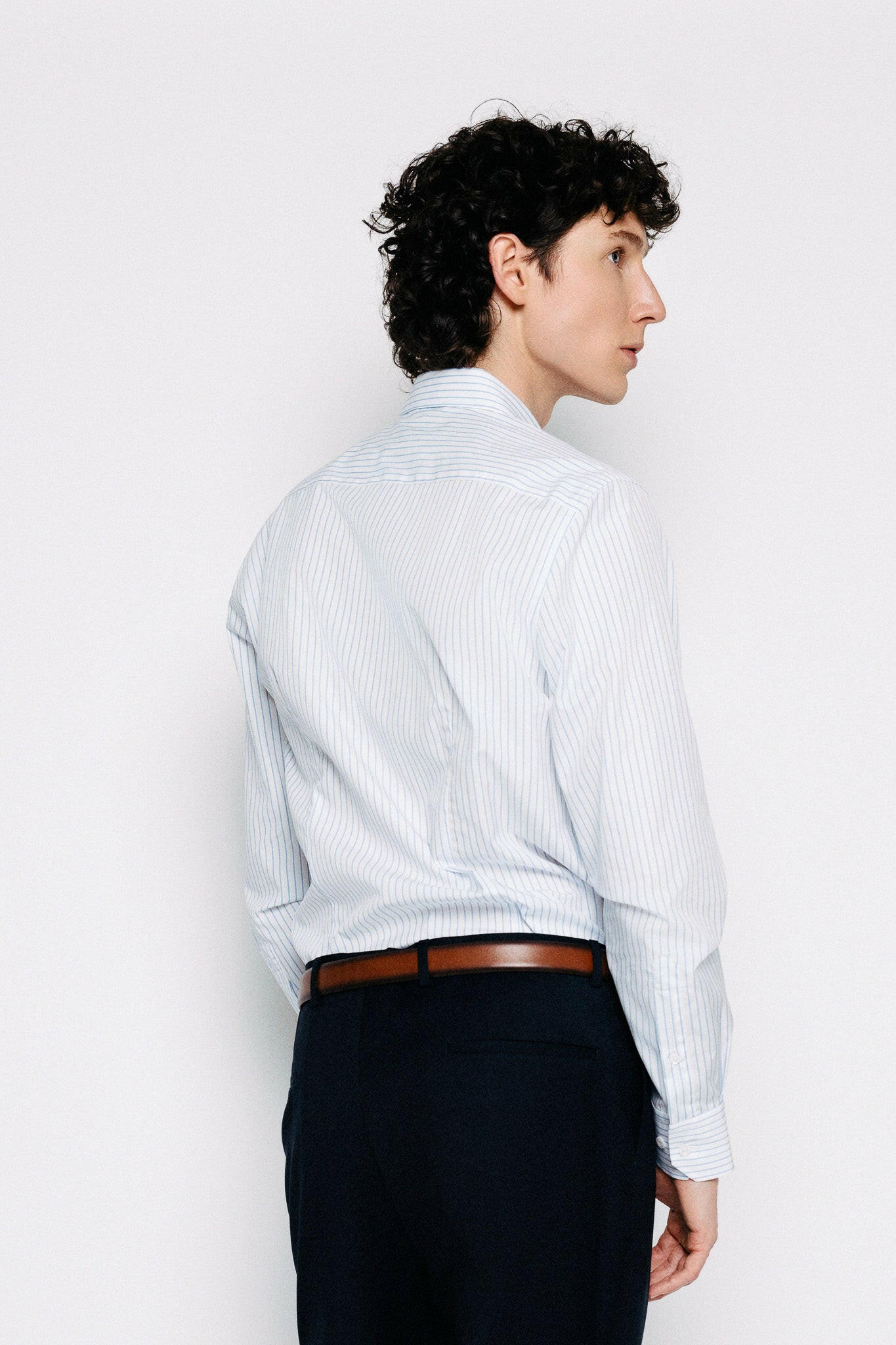 Módelmynd að aftan. SpariSkyrta - Ísak - White / Blue frá Thomsen Reykjavík