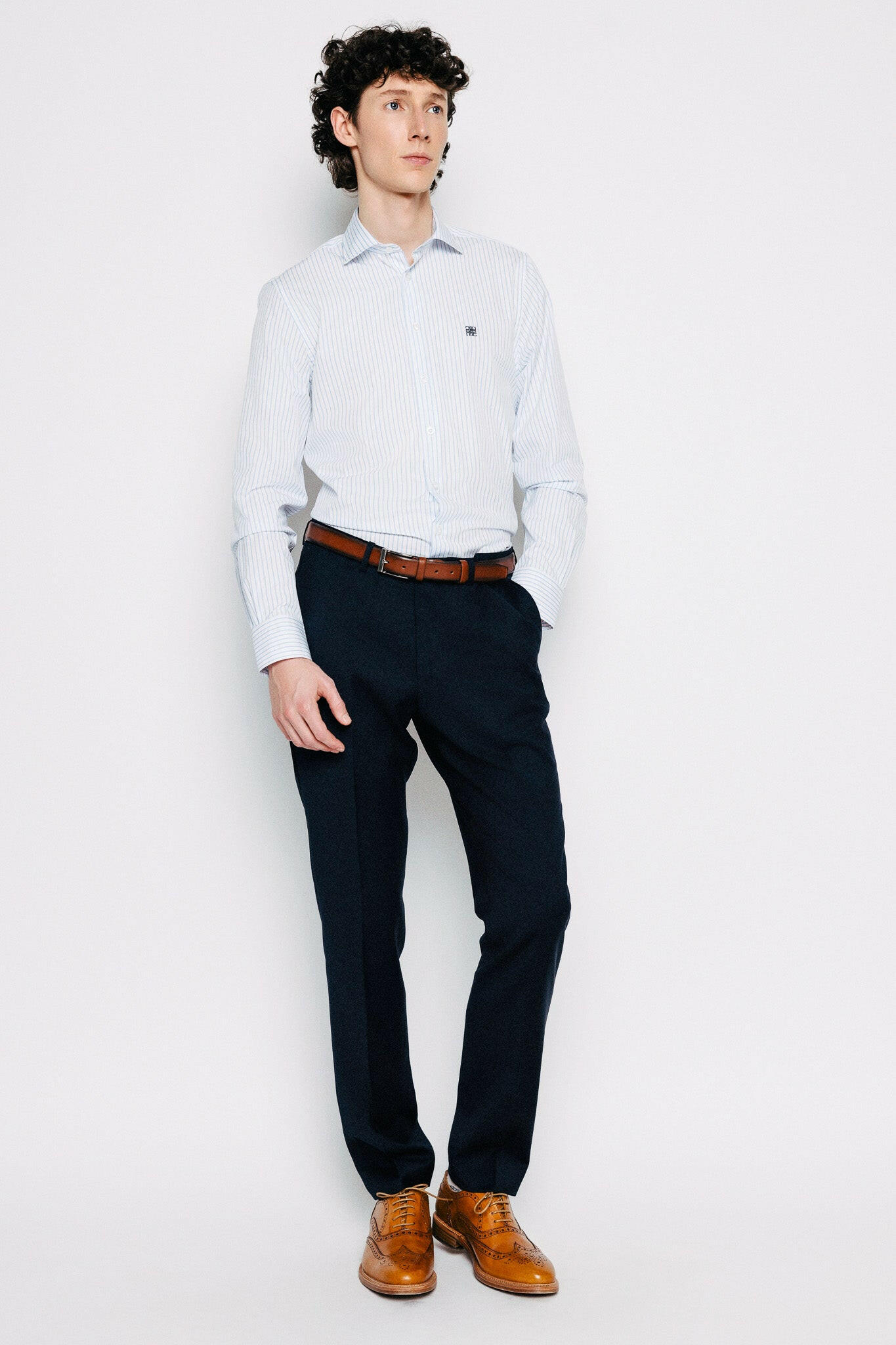 Módelmynd. Buxur - Jóhannes - Classic Navy frá Thomsen Reykjavík. Jakkaföt