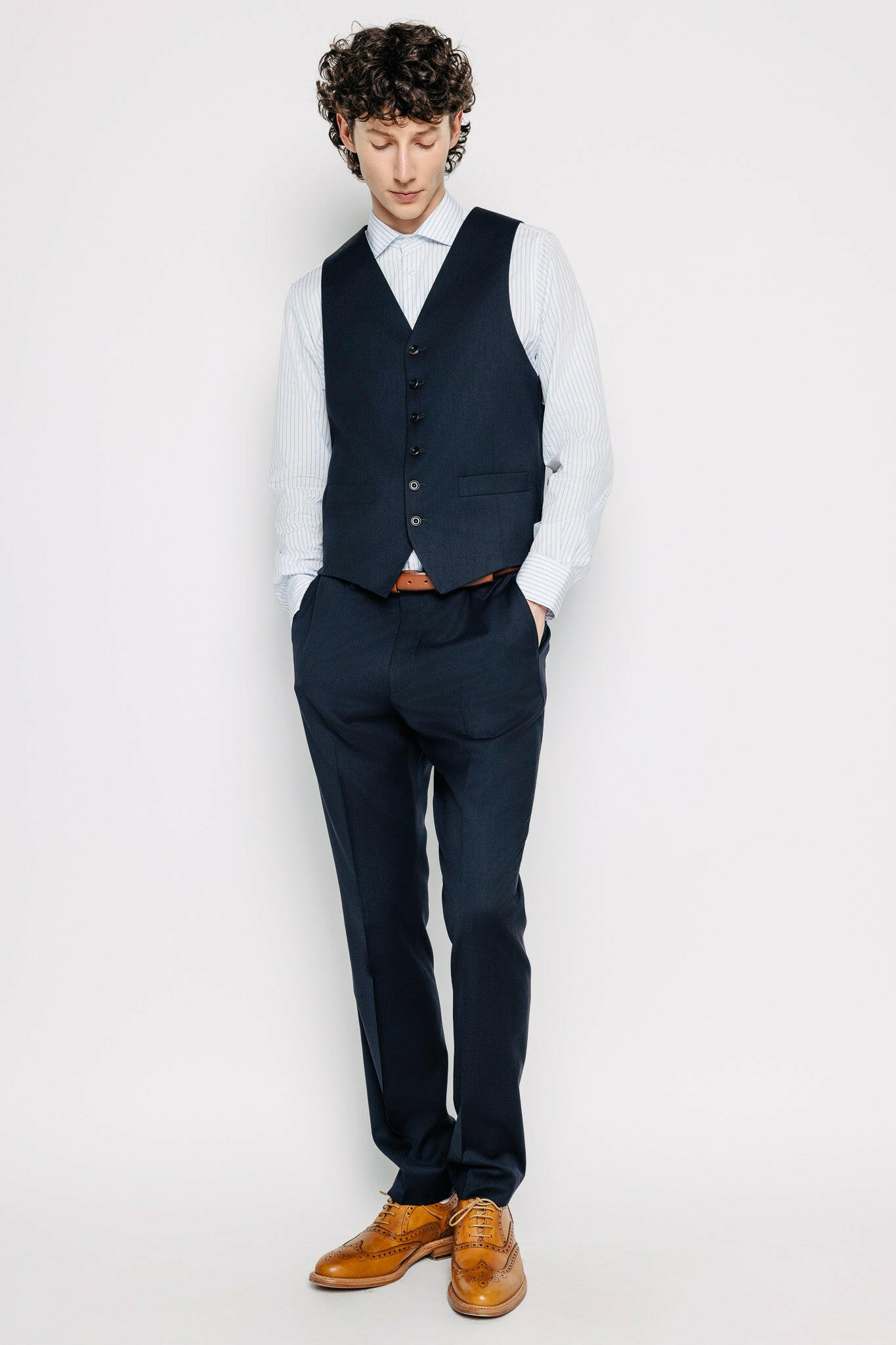 Módel í Vesti - Vilhelm - Classic Navy frá Thomsen Reykjavík. Jakkaföt