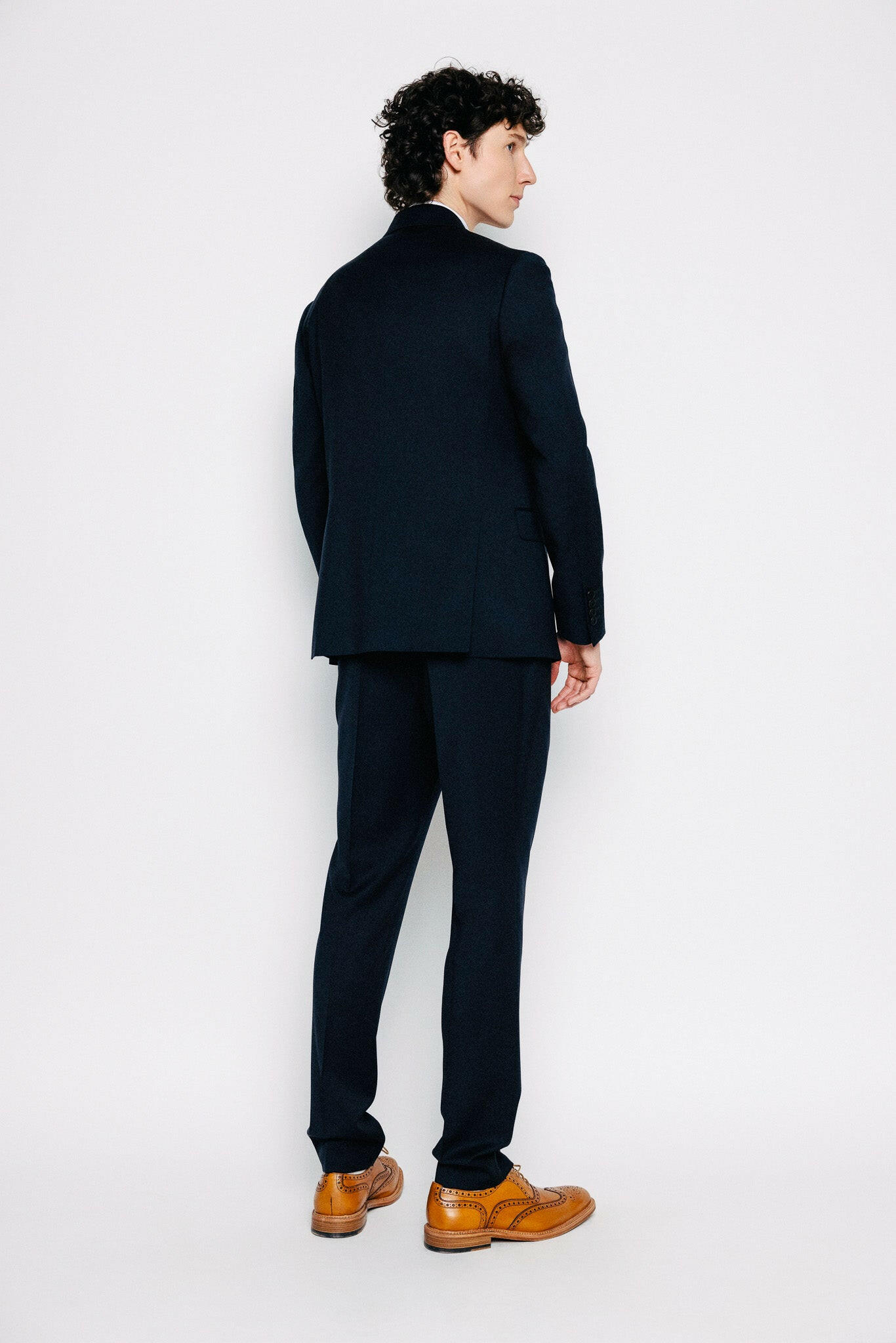 Módelmynd aftan á. Jakki - Grímur - Classic Navy frá Thomsen Reykjavík. Jakkaföt