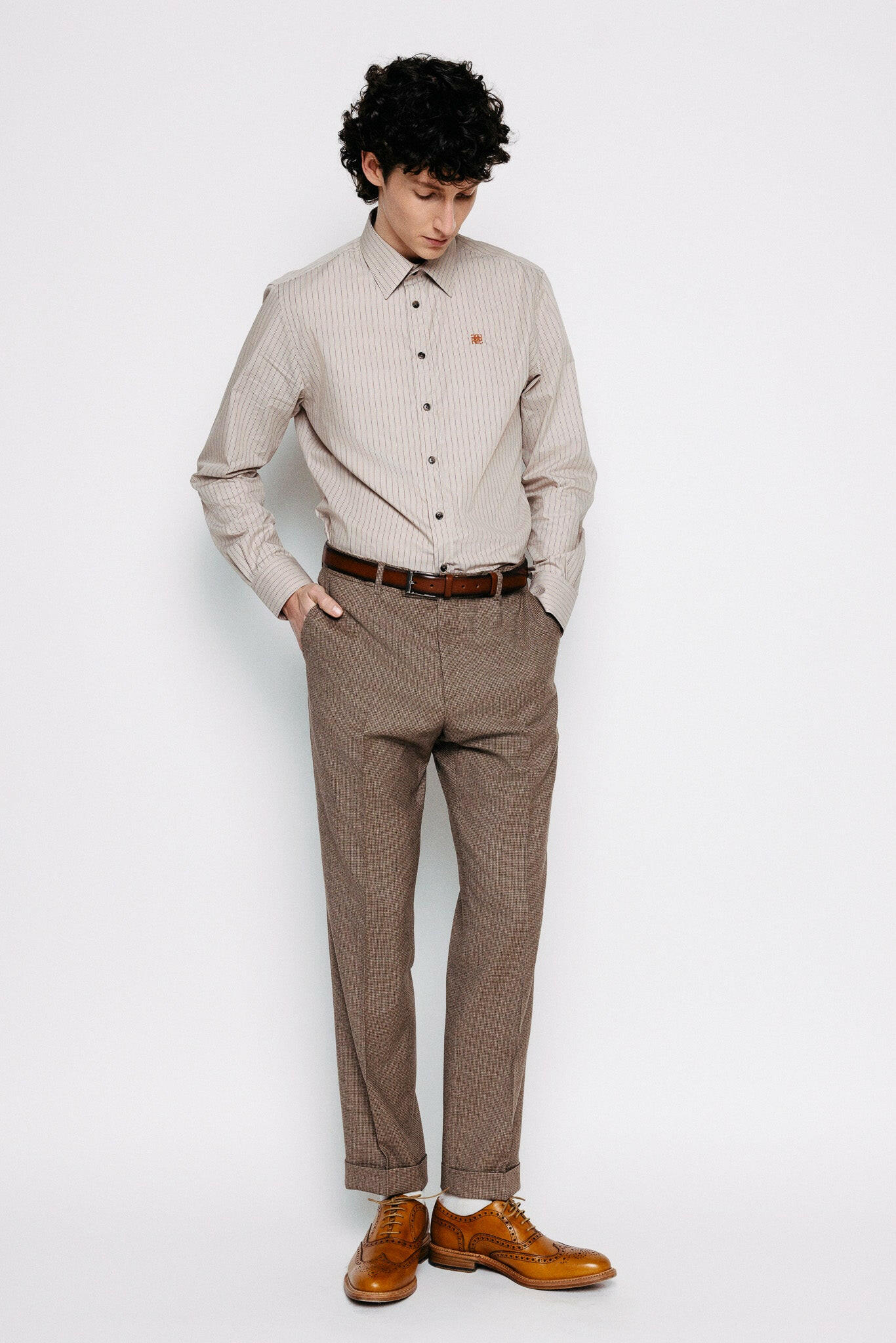 Módelmynd. Buxur - Jón - Brown Dogtooth frá Thomsen Reykjavík. Jakkaföt