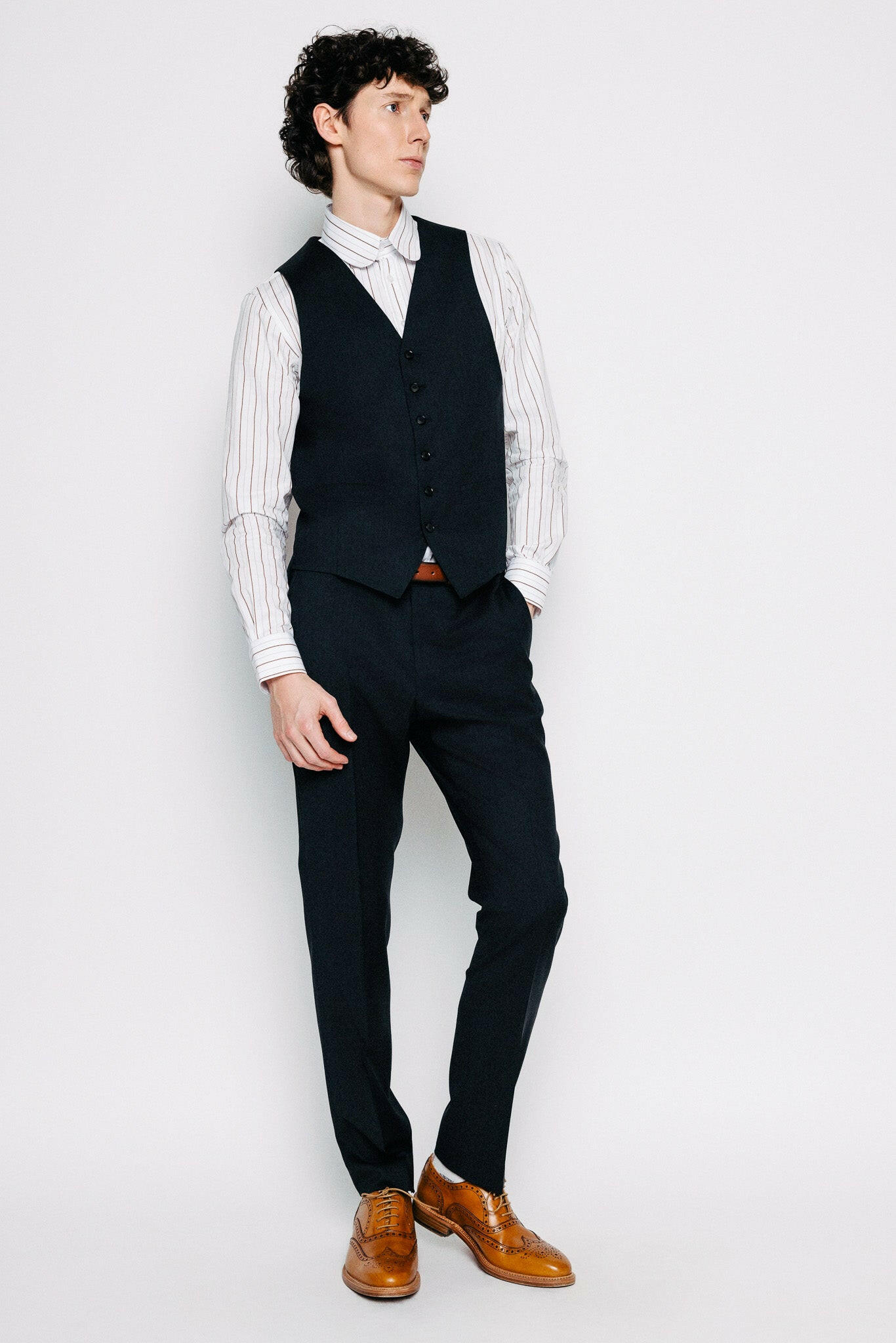 Módelmynd. Vesti - Vilhelm - Classic Grey frá Thomsen Reykjavík. Jakkaföt