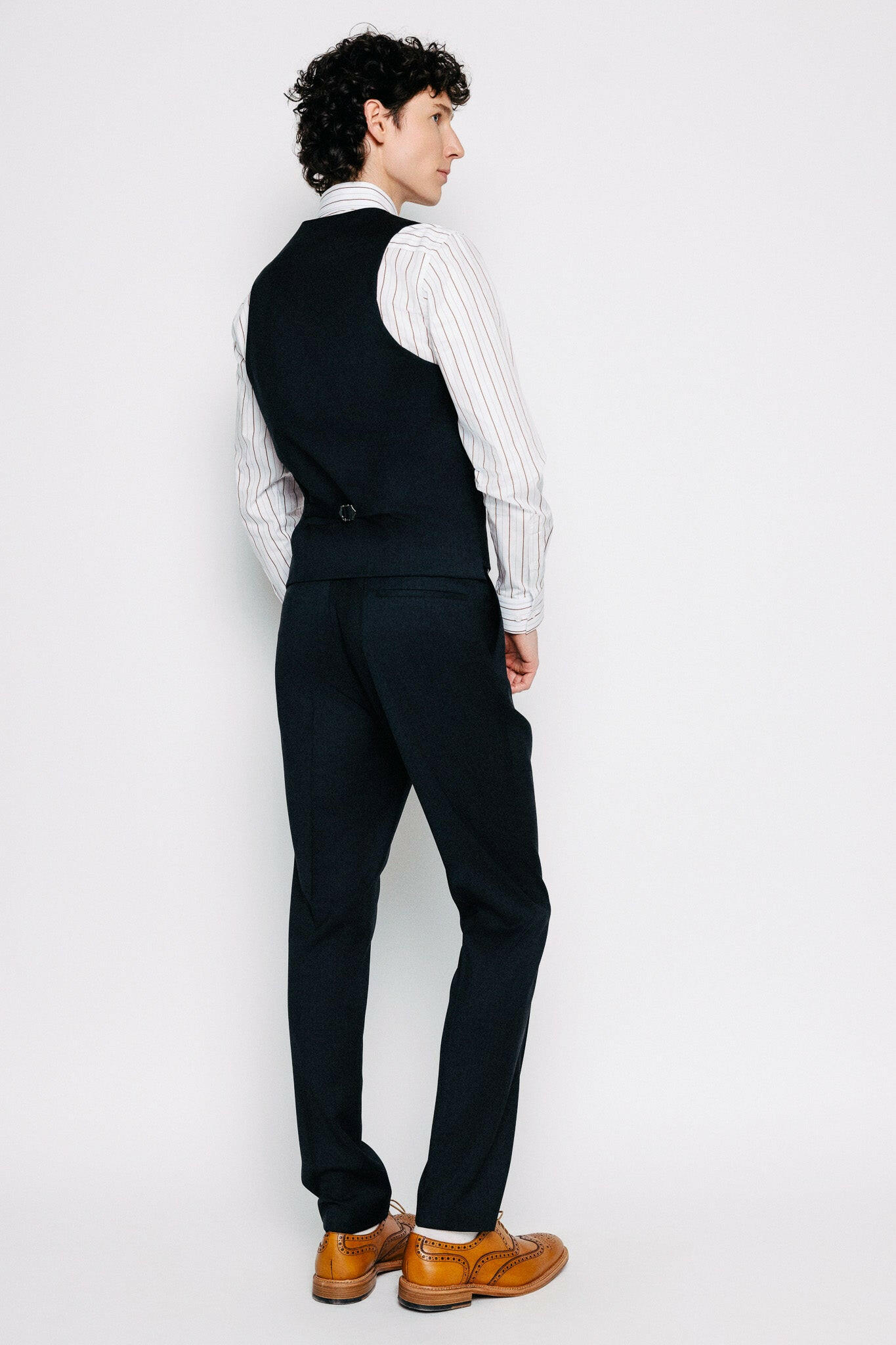 Módelmynd aftan á Vesti - Vilhelm - Classic Grey frá Thomsen Reykjavík. Jakkaföt