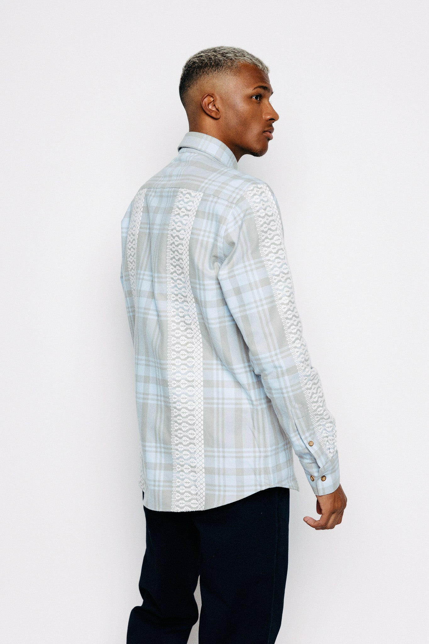 Módel að aftan. Skyrta - Kári - Blue Lace frá Thomsen Reykjavík