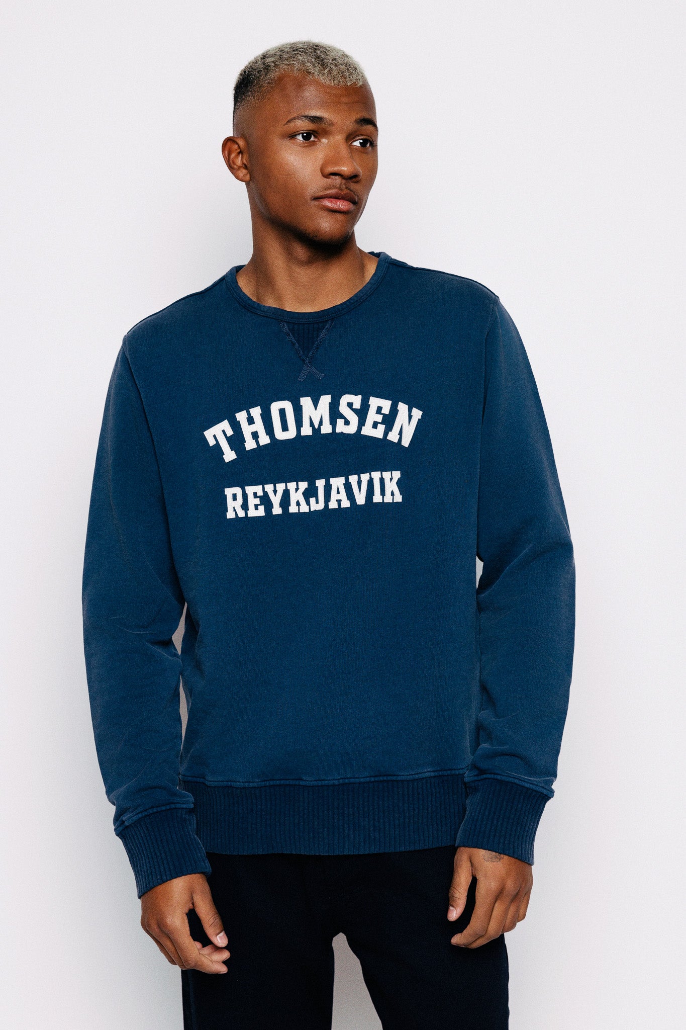 Módelmynd. Peysa - Ásvald - Blue frá Thomsen Reykjavík