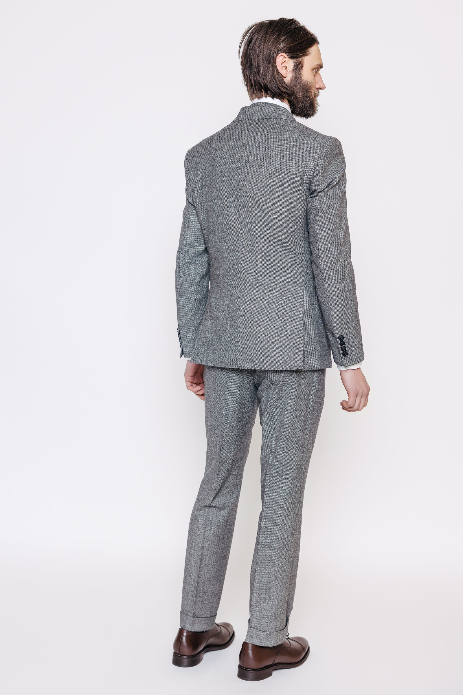 Módelmynd aftan á. Jakki - Grímur - Grey Birdseye frá Thomsen Reykjavík. Jakkaföt