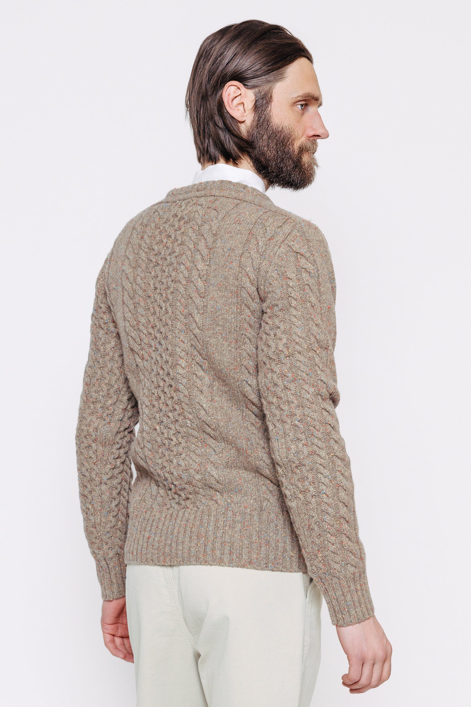 Módel að aftan. Peysa - Harald - Earth frá Thomsen Reykjavík