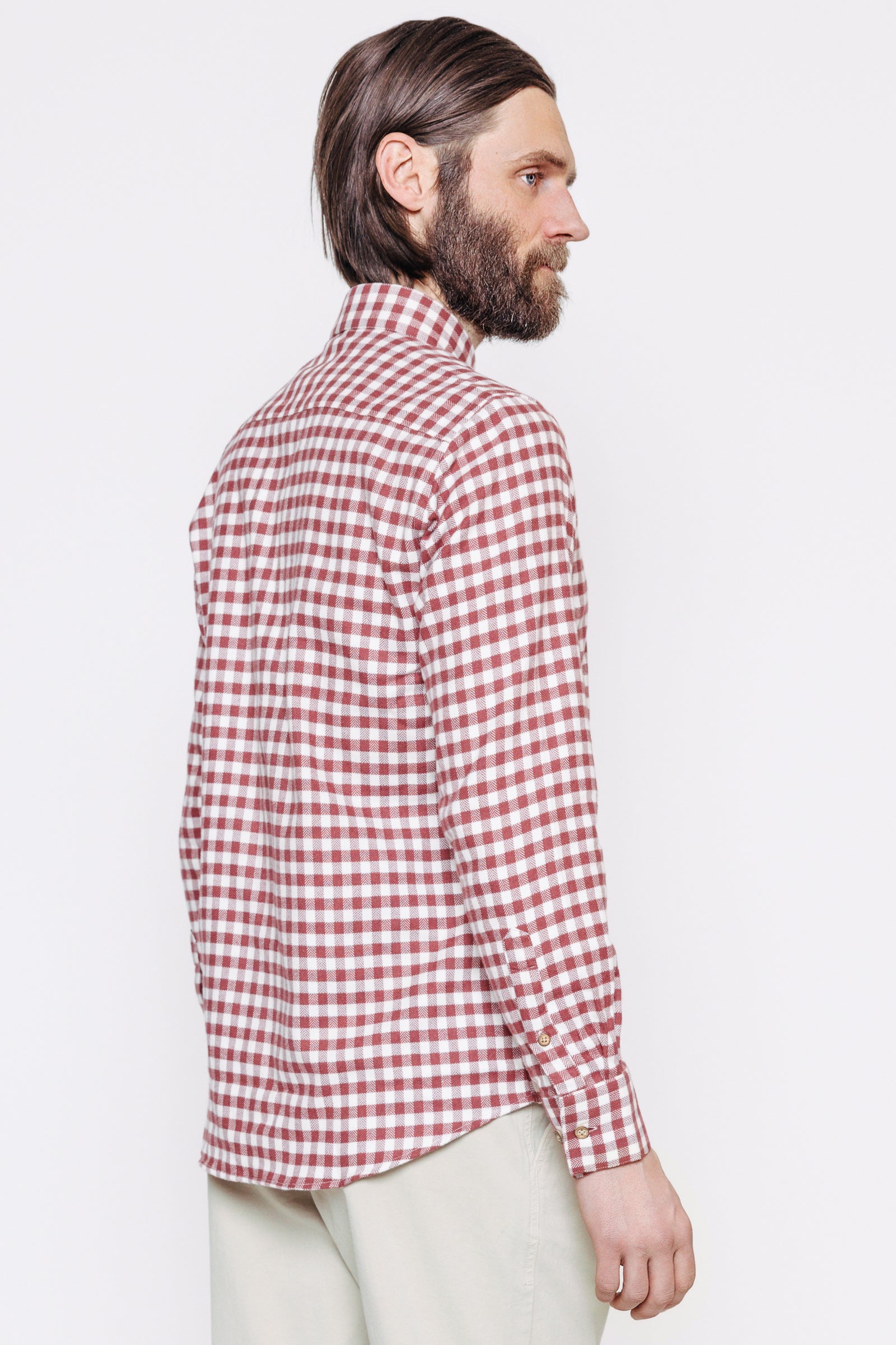 Módel að aftan. Skyrta - Kári - Red Check frá Thomsen Reykjavík