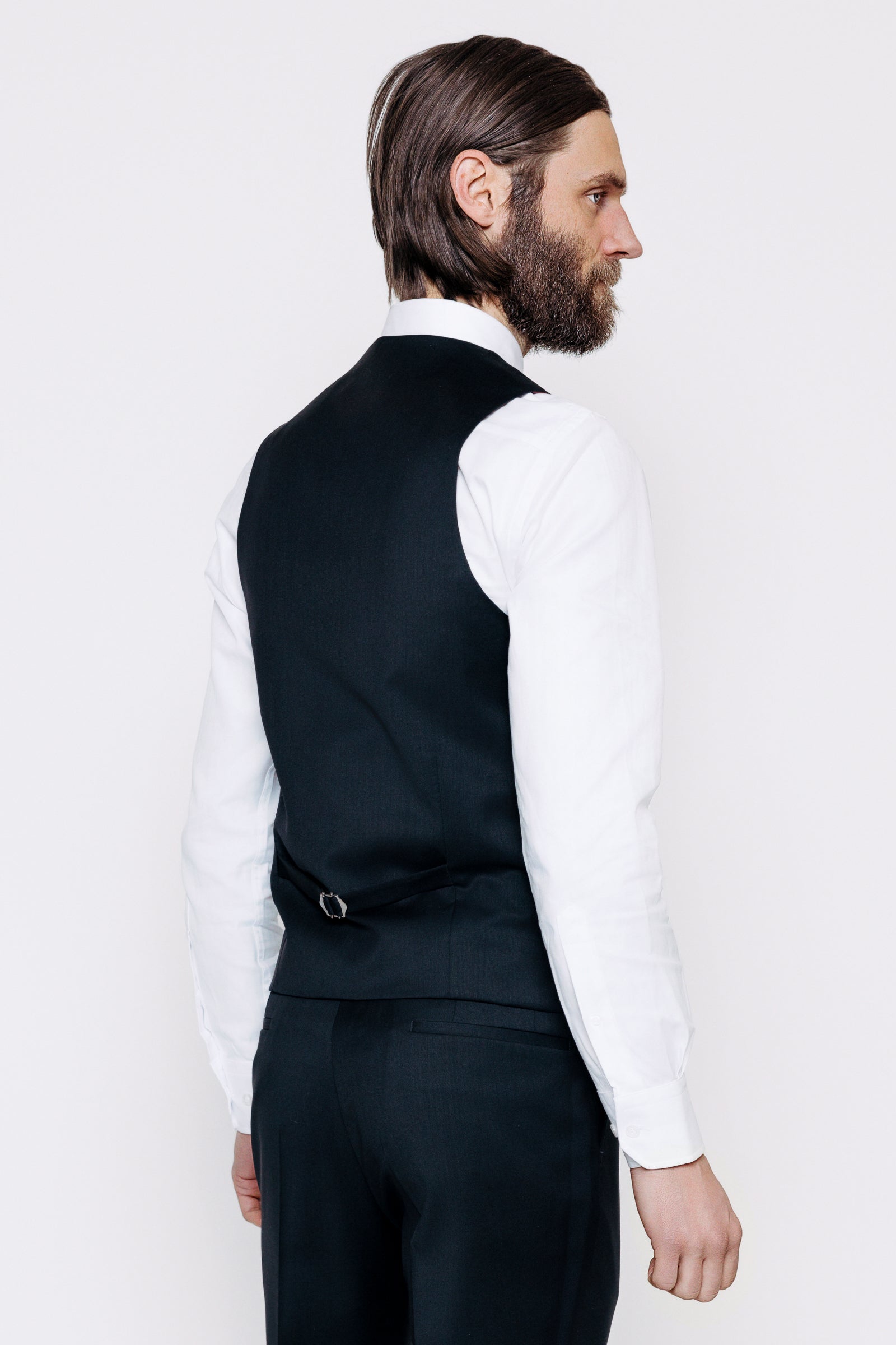 Módelmynd aftan á Vesti - Vilhelm - Classic Black frá Thomsen Reykjavík. Jakkaföt